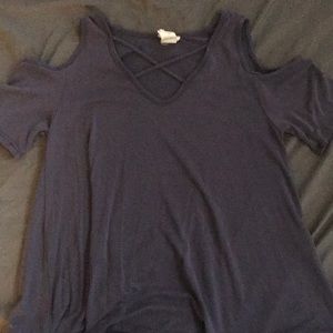 Cold shoulder blouse. Never warn. No tags